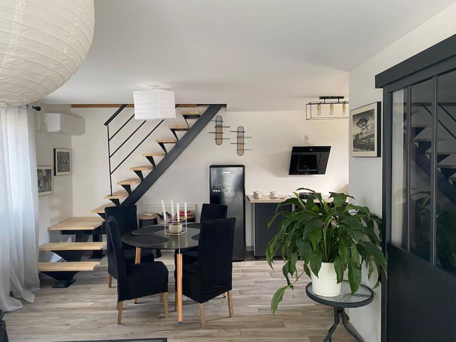 Hébergement de vacances Maison Grand Independant Avec Jardin Et Piscine Communs Carbonne