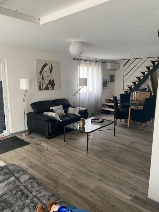 Maison Grand Independant Avec Jardin Et Piscine Communs Ferienhaus *